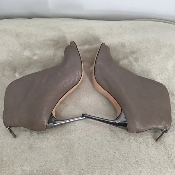 BCBG MaxAzria Women’s Durres Peep Toe Zip Leather Heeled  Bootie Size 7.5 - Picture 7 of 13